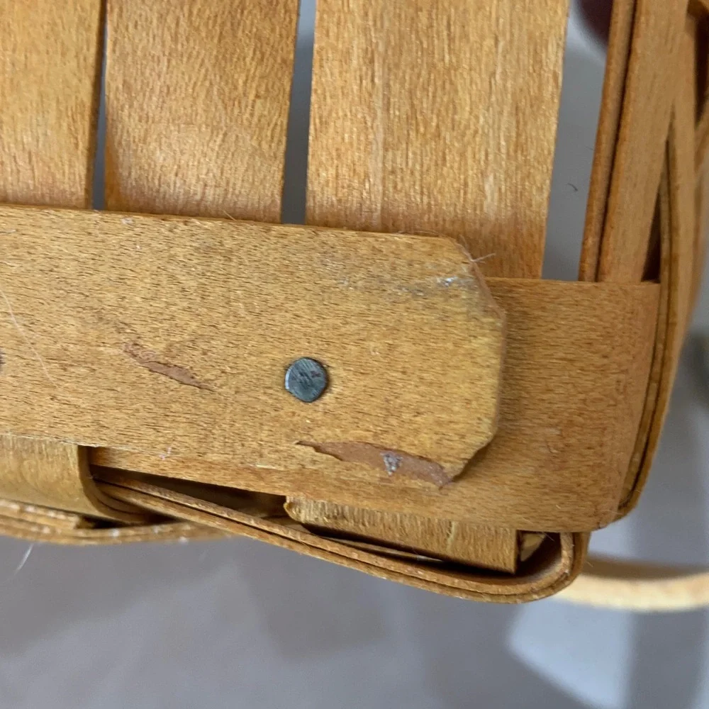 Longaberger Seashell Basket with Protector and Product Card. From 1999.